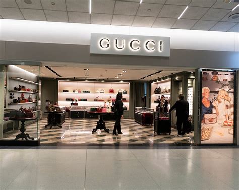 Gucci store SFO terminal g